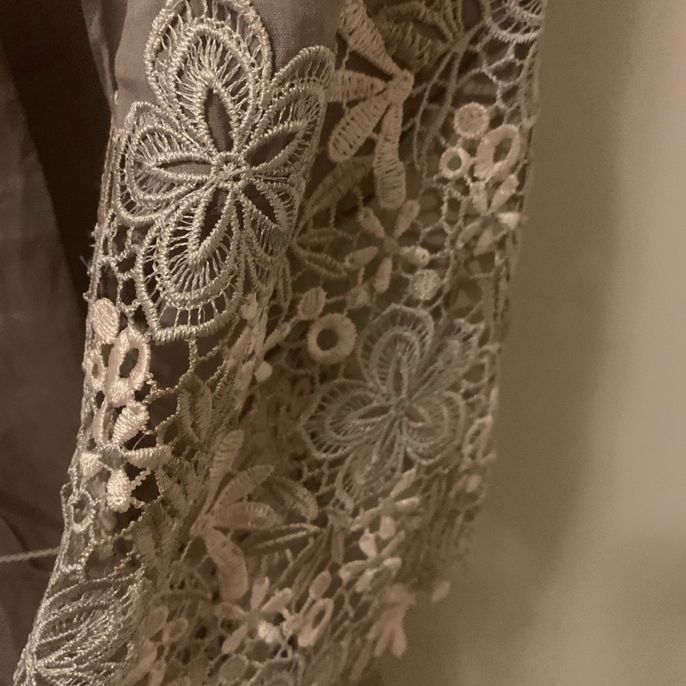 BEAUTIFUL Elie Tahari silky dress! - Picture 5 of 6